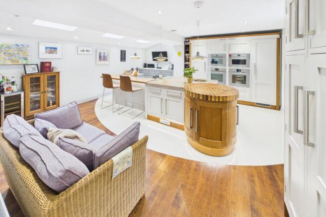 4 bed property, in Seavale Road, £865,000