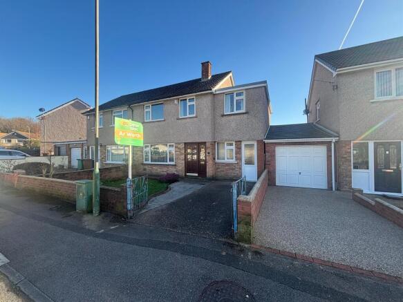 4 bed property, in Mardy Crescent, £270,000