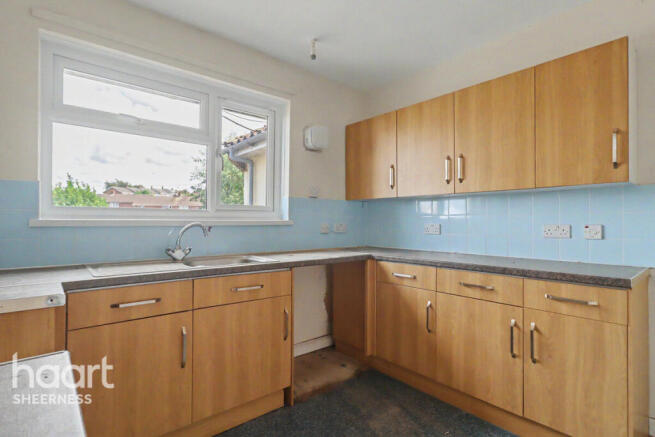 2 bed property, in Rectory Road, £120,000