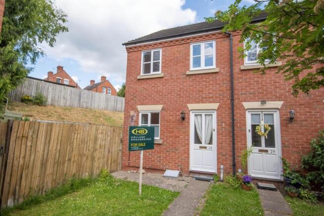 2 bed property, in Trafalgar Place, £200,000
