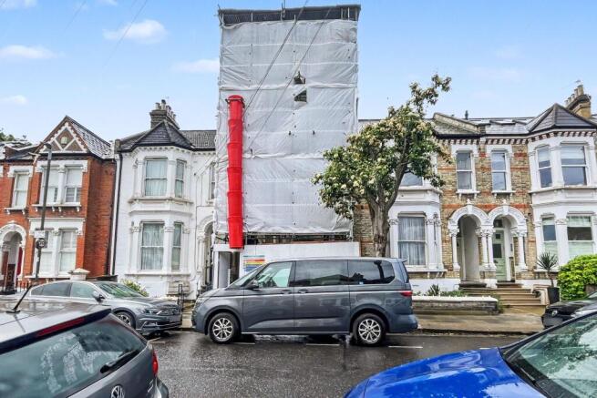 3 bed property, in Ravenslea Road, £950,000