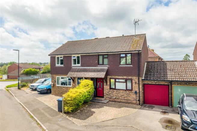2 bed property, in Kings Way, £375,000