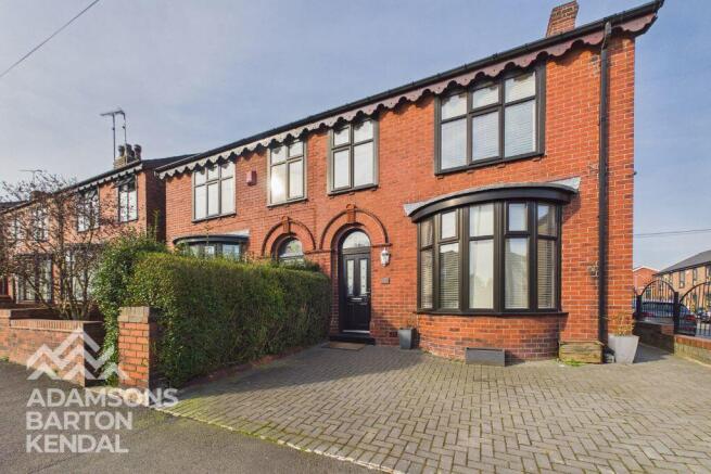 3 bed property, in Edenfield Road, £295,000