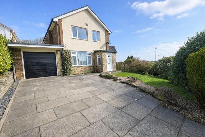 3 bed property, in North Cliffe Grove, £260,000