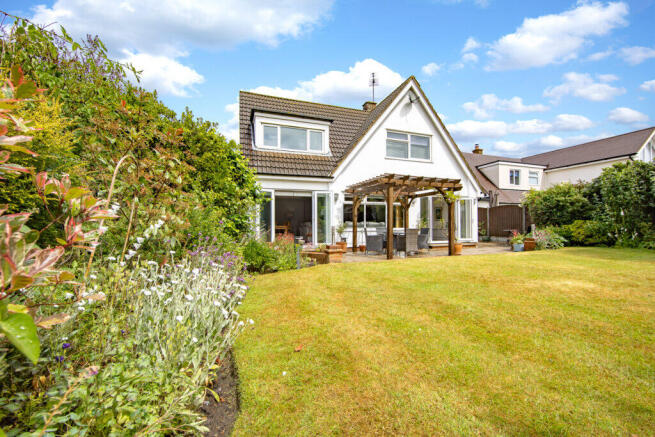 3 bed property, in School Road, £800,000