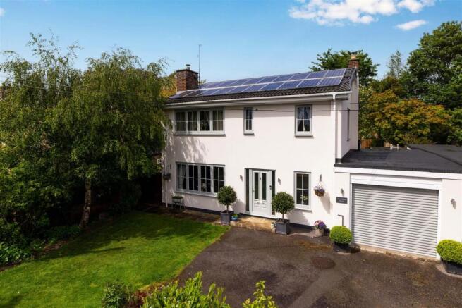 4 bed property, in Main Street, £569,950