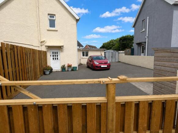 3 bed property, in Alban Crescent, £139,999