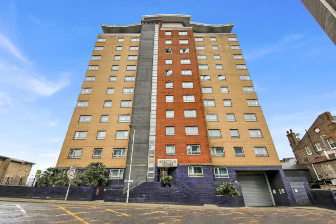 2 bed property, in Hainault Street, £218,500