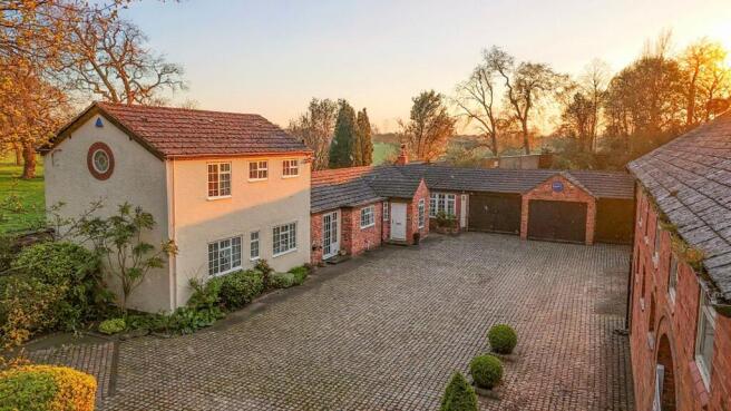 4 bed property, in Badgers Rake Lane, £700,000