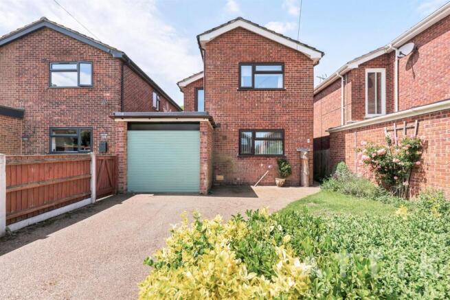 3 bed property, in Larwood Way, £290,000
