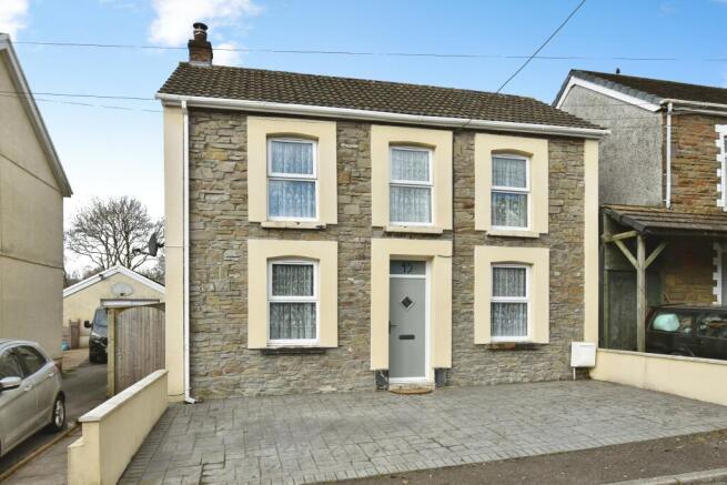 2 bed property, in Tirycoed Road, £215,000