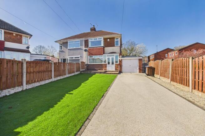 3 bed property, in Willbury Drive, £230,000