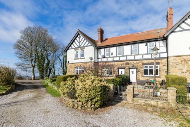 2 bed property, in School Lane, £375,000