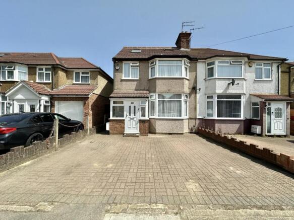 4 bed property, in Dorchester Waye, £699,995