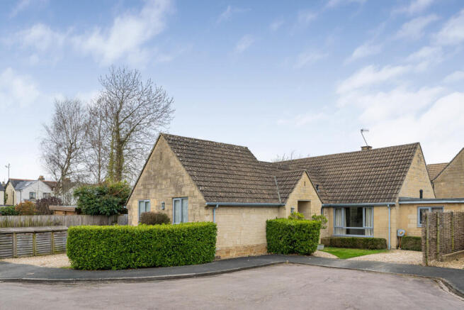 3 bed property, in Cherry Tree Drive, £525,000