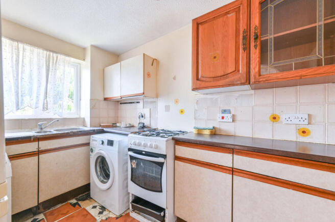 2 bed property, in Brewery Close, £230,000