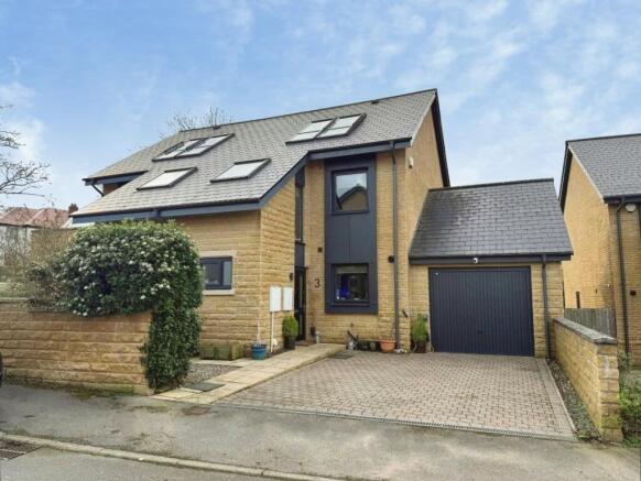 4 bed property, in Stansfield Close, £575,000
