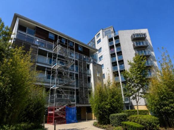 2 bed property, in Flat 17 Stepney Court, £185,000