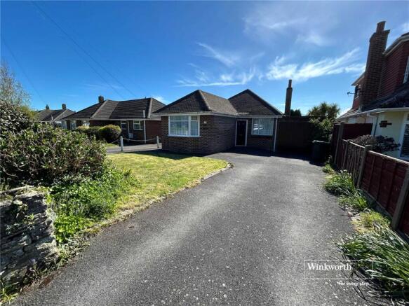 2 bed property, in Mudeford Lane, £440,000