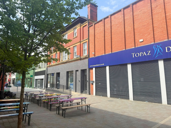 1 bed property, in King Street, £110,000