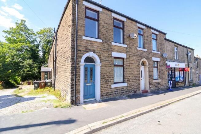 3 bed property, in Victoria Street, £210,000