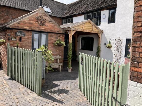 2 bed property, in Lower Bar, £215,000