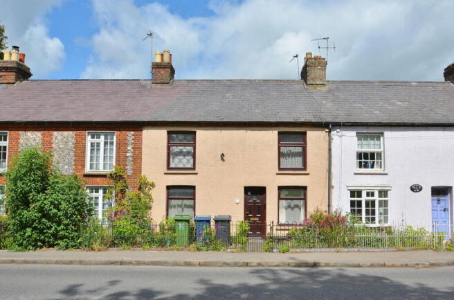 3 bed property, in Wycombe Road, £300,000