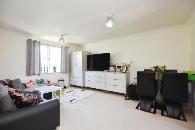 1 bed property, in Baden Powell Close, £175,000