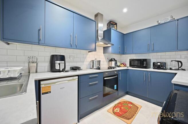 3 bed property, in Estcourt Road, £450,000