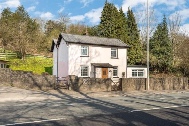 3 bed property, in Newport Road, £550,000
