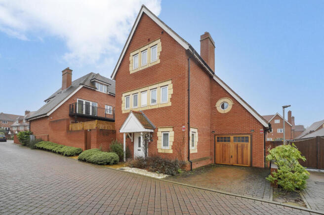 4 bed property, in Cuneo Mews, £1,075,000