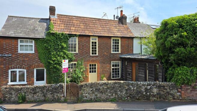 2 bed property, in Cotmandene, £400,000