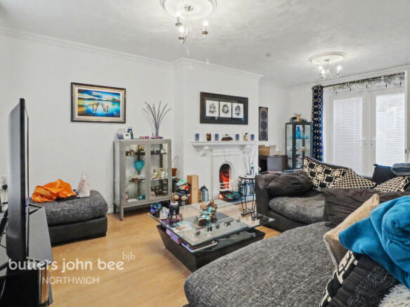 2 bed property, in Alamein Road, £190,000