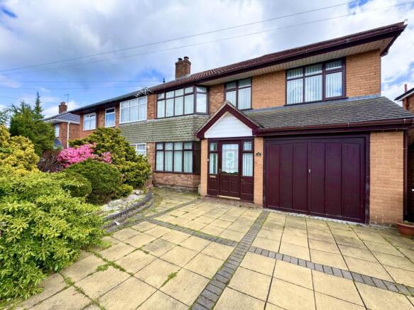 4 bed property, in Sandfield Road, £325,000
