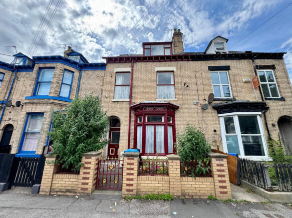 4 bed property, in Berkeley Street, £160,000