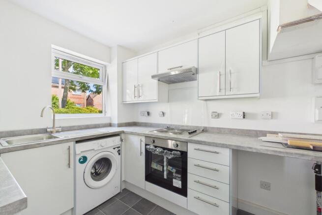 1 bed property, in Lynmouth Crescent, £200,000