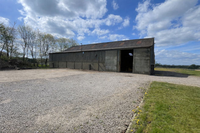 9 bed property, in At Church View Farm, £380,000