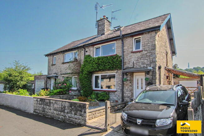 3 bed property, in Castle Oval, £375,000