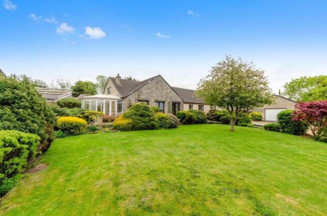 5 bed property, in Gwalchmai, £385,000
