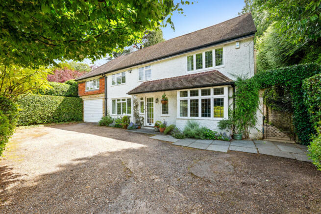 6 bed property, in Weald Way, £800,000