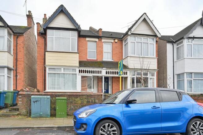 2 bed property, in Marlborough Hill, £325,000