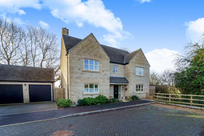 5 bed property, in Eynsham, £895,000