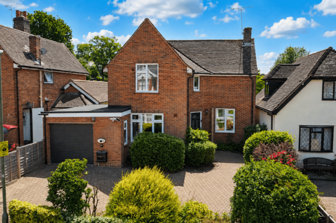 3 bed property, in Woodlands Road, £600,000