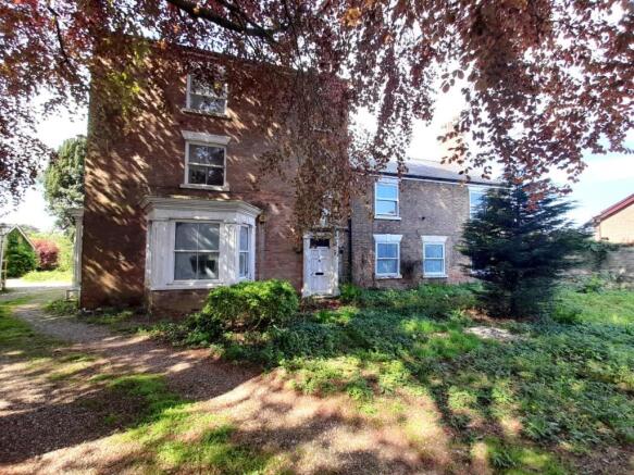 6 bed property, in Lea Road, £400,000