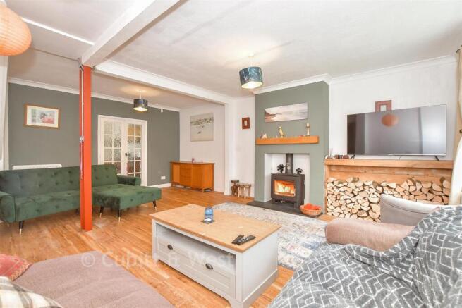 3 bed property, in Chalk Lane, £450,000