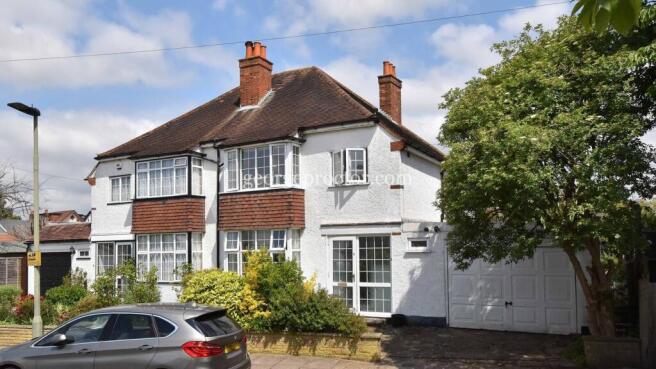 3 bed property, in Sunningdale Road, £650,000