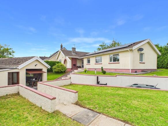 4 bed property, in West Lane, £450,000
