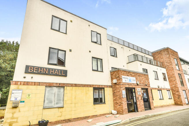 1 bed property, in Parham Road, £15,000
