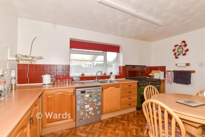 5 bed property, in Wards Hill Road, £350,000