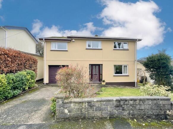 5 bed property, in Barlowena, £375,000